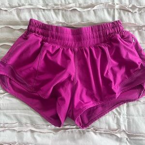 Lululemon Hotty Hot Low-Rise Lined Short 2.5”, Size 2